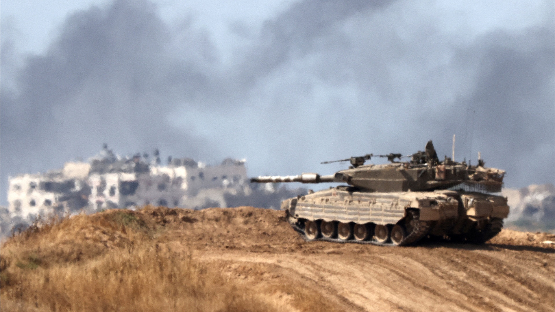 Израиль направил танки на север сектора Газа