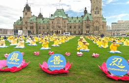 Всемирный День Фалунь Дафа отметили красочными шествиями
