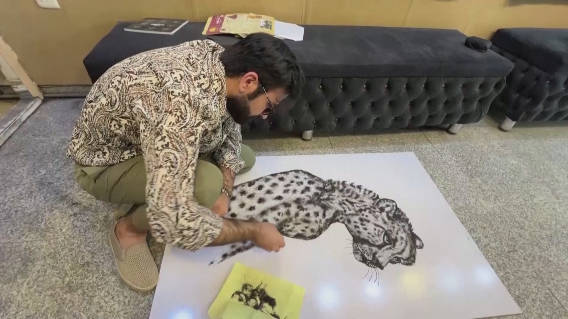 Иракский парикмахер создаёт картины из волос клиентов