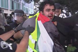Полиция очистила кампус Калифорнийского университета от протестующих