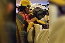 «Всё случилось за 10 секунд»: пассажир вспоминает турбулентность на борту Сингапурских авиалиний