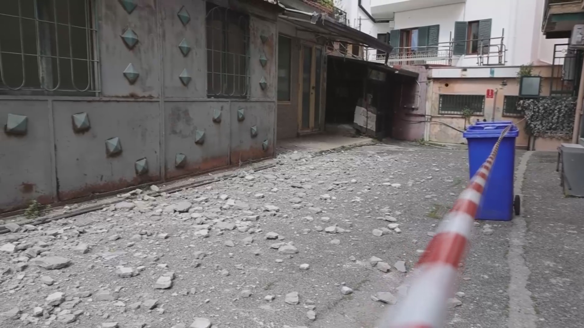 Пришлось спать на улице: на юге Италии произошло землетрясение