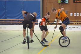 В Австралии проходит необычный чемпионат по хоккею на моноцикле