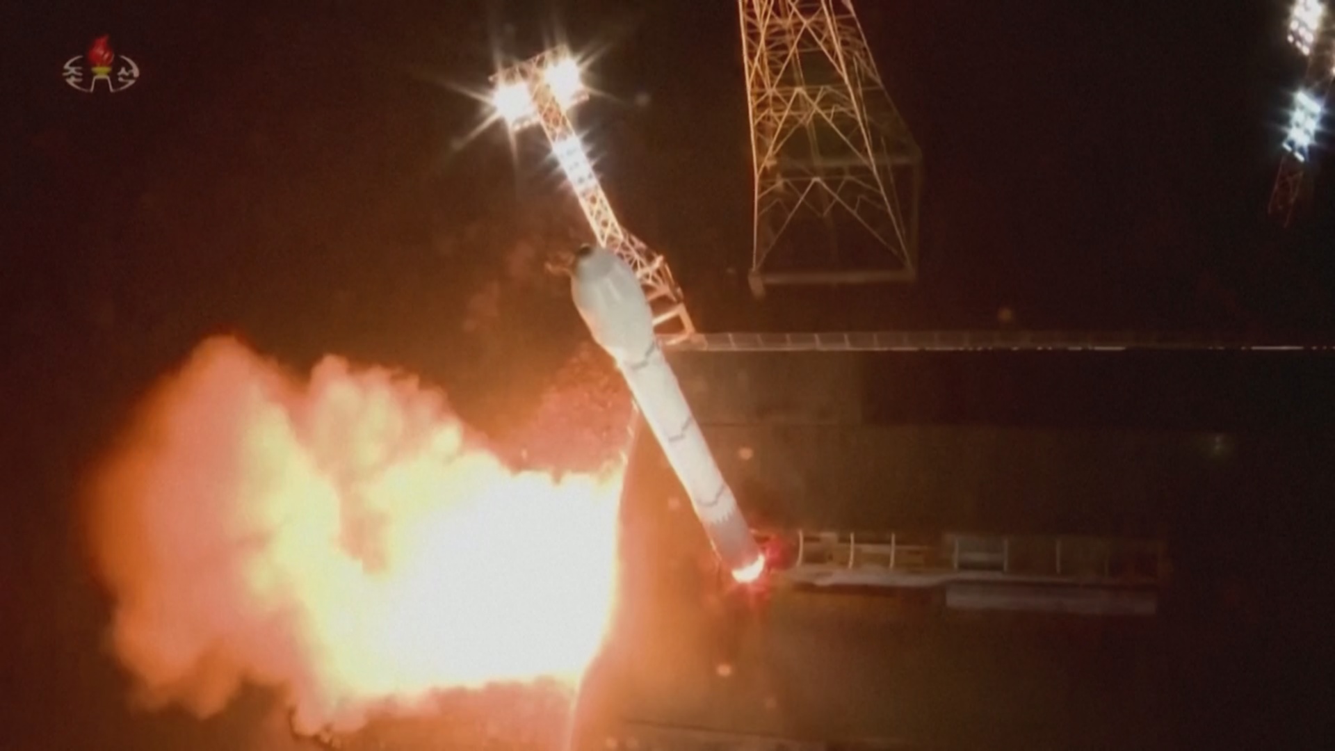 Взрывом закончился запуск спутника-шпиона с территории КНДР