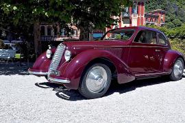 Легендарное купе Alfa Romeo представили на побережье озера Комо в Италии