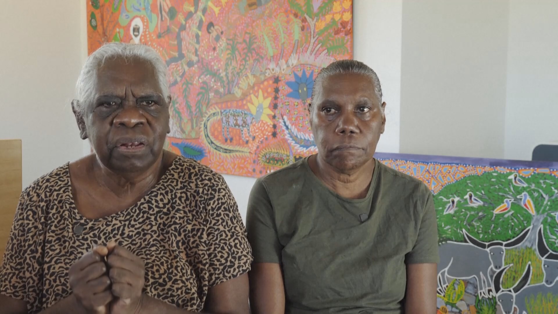 Сёстры-художницы отражают в картинах жизнь аборигенов Австралии