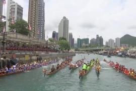 Захватывающие гонки на лодках-драконах устроили в Гонконге