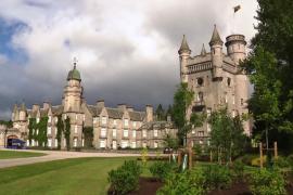 Королевский замок Балморал в Шотландии впервые открылся для публики