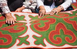 Целый фестиваль посвятили войлочным коврам в Кыргызстане