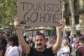 Жители Барселоны протестуют против туризма