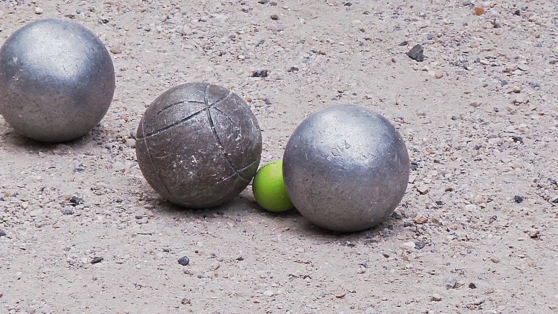 Прованская игра петанк по-прежнему популярна во Франции