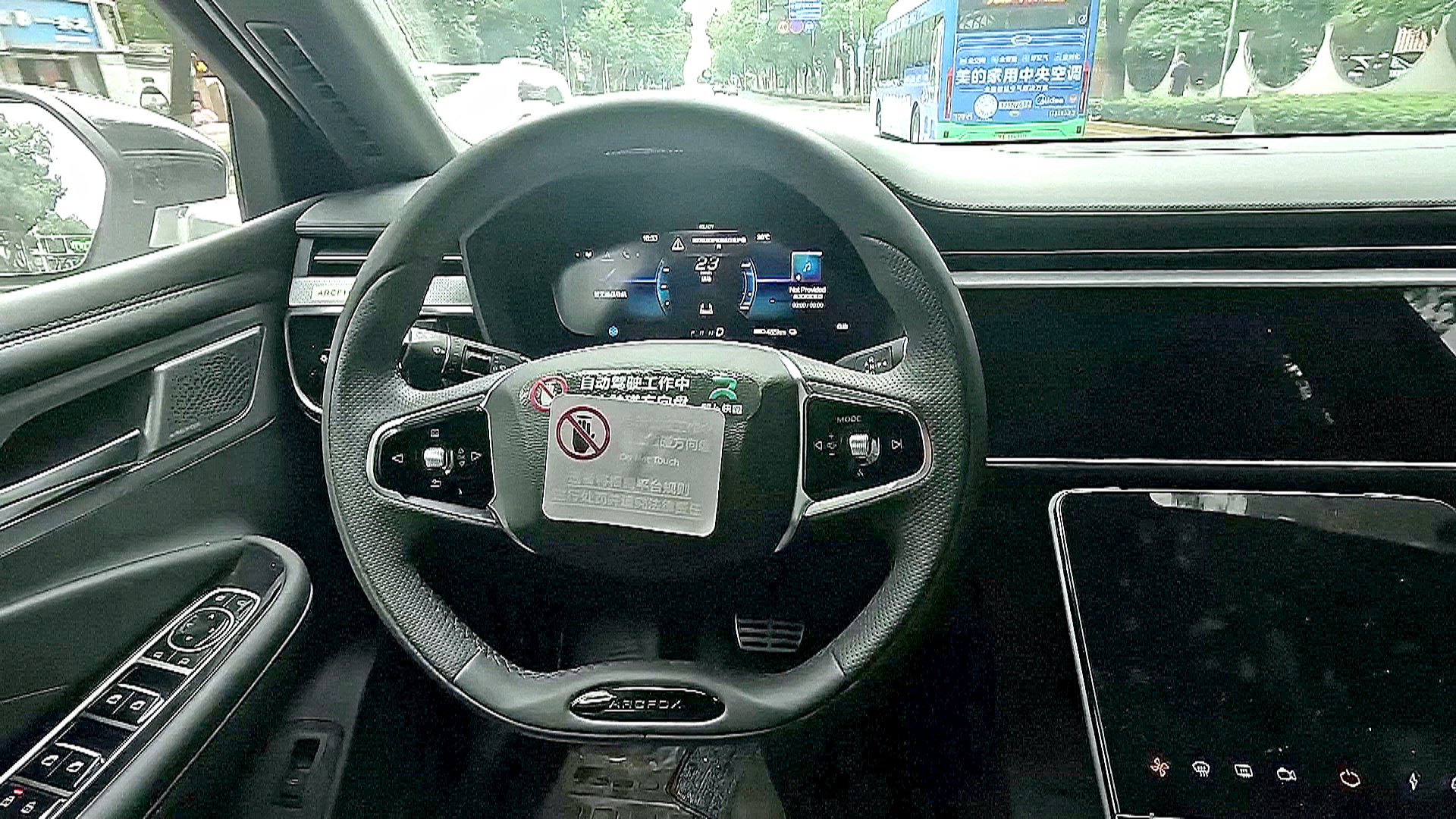 Роботакси и ИИ захватывают рабочие места в Китае Роботакси и ИИ захватывают рабочие места в Китае