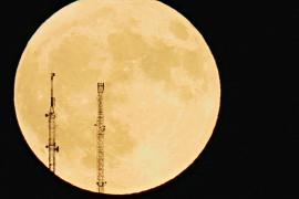 Как мир наблюдал первое в 2024 году суперлуние