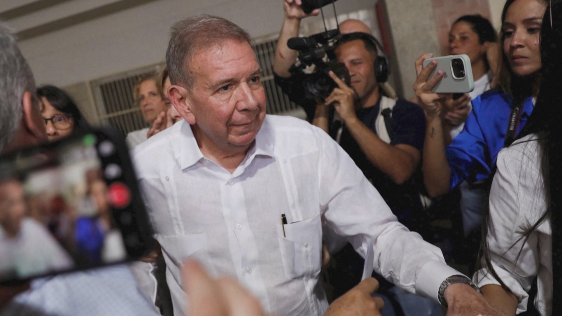 Лидер оппозиции Венесуэлы просит убежища в Испании Лидер оппозиции Венесуэлы просит убежища в Испании