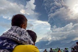 На Бали отменяют авиарейсы из-за извержения вулкана Левотоби Лаки-лаки