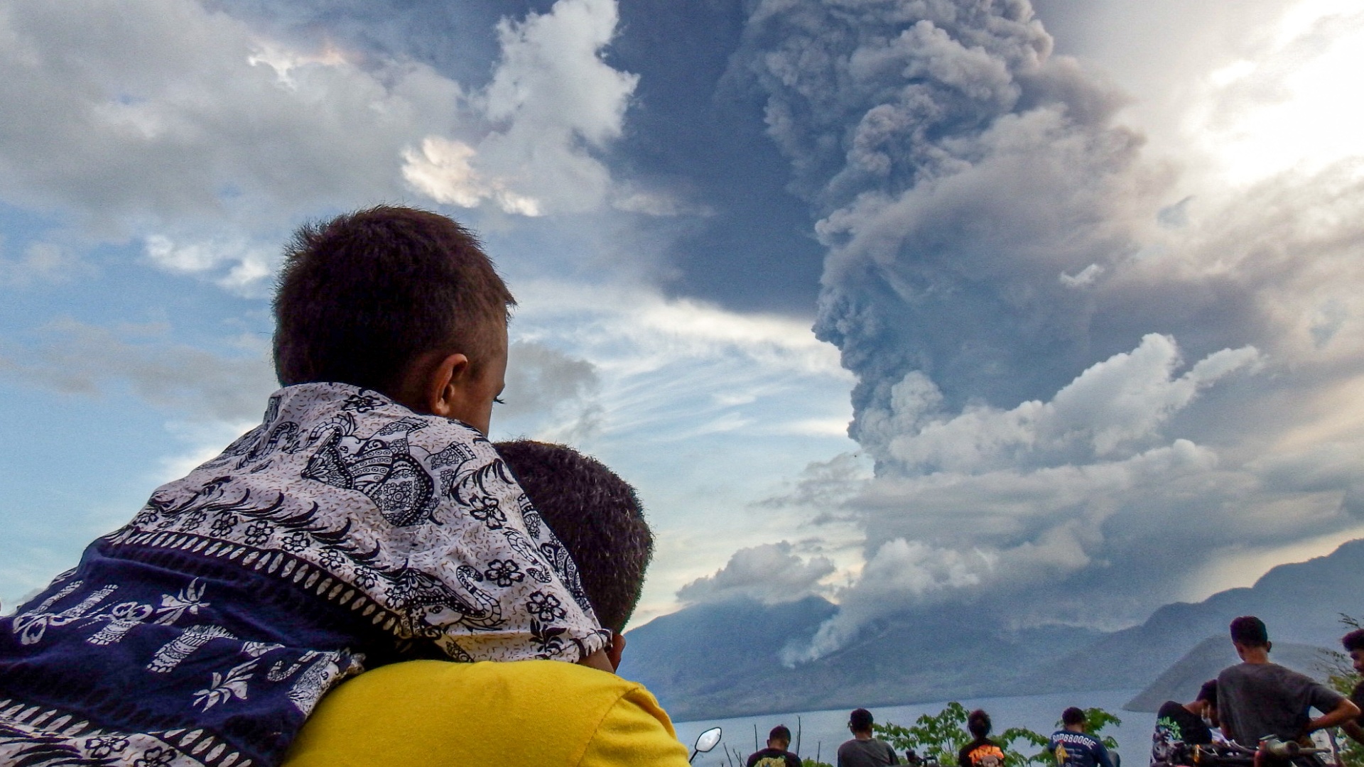 На Бали отменяют авиарейсы из-за извержения вулкана Левотоби Лаки-лаки
