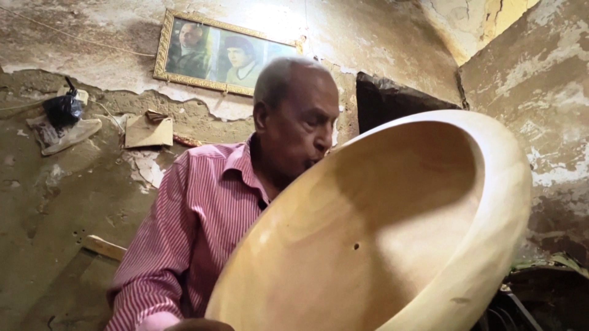 Египетский мастер по дереву в третьем поколении хранит семейную традицию, несмотря на трудности Египетский мастер по дереву в третьем поколении хранит семейную традицию, несмотря на трудности