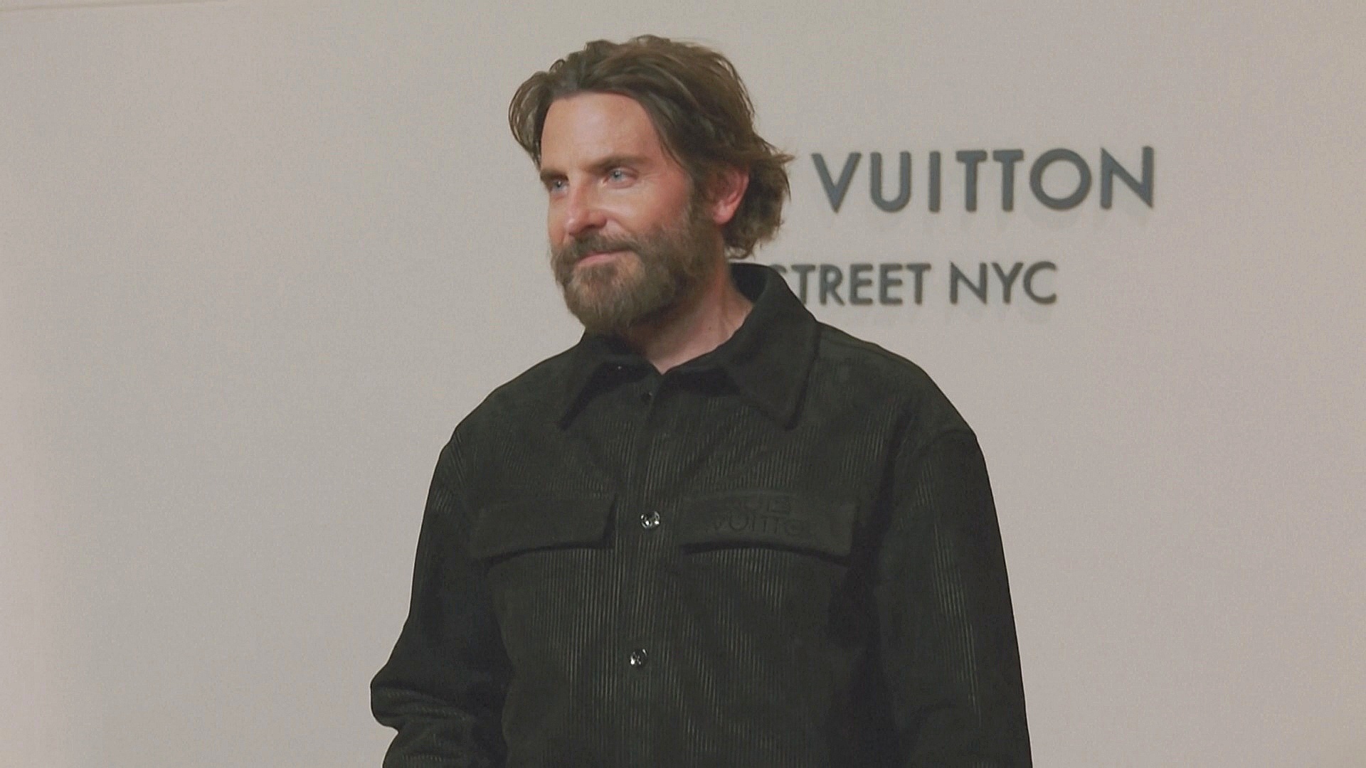 Брэдли Купер и другие звёзды посетили открытие временного флагманского магазина Louis Vuitton в Нью-Йорке