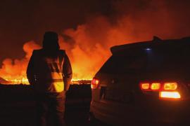 В Исландии снова извергается вулкан, людей эвакуируют