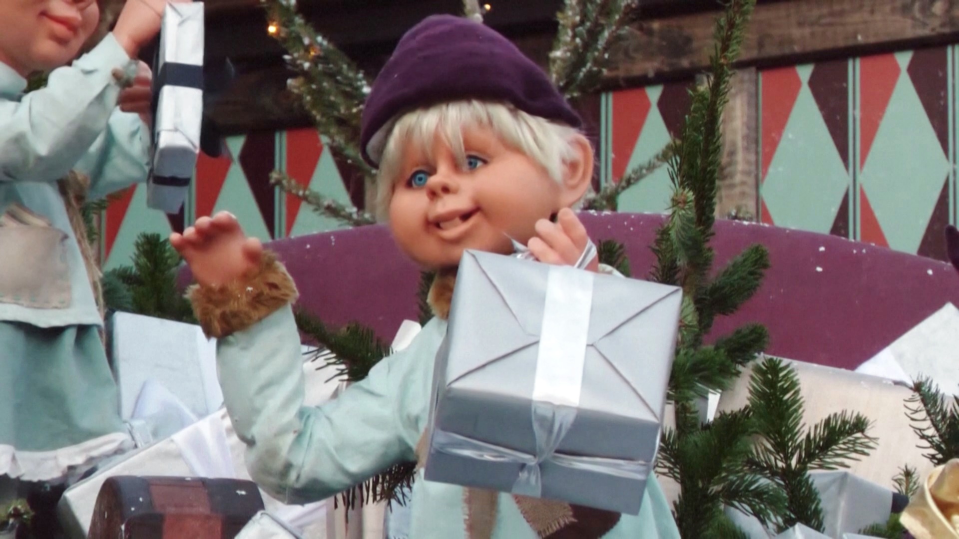 Рождественская сказка пришла в парк Тиволи в Копенгагене