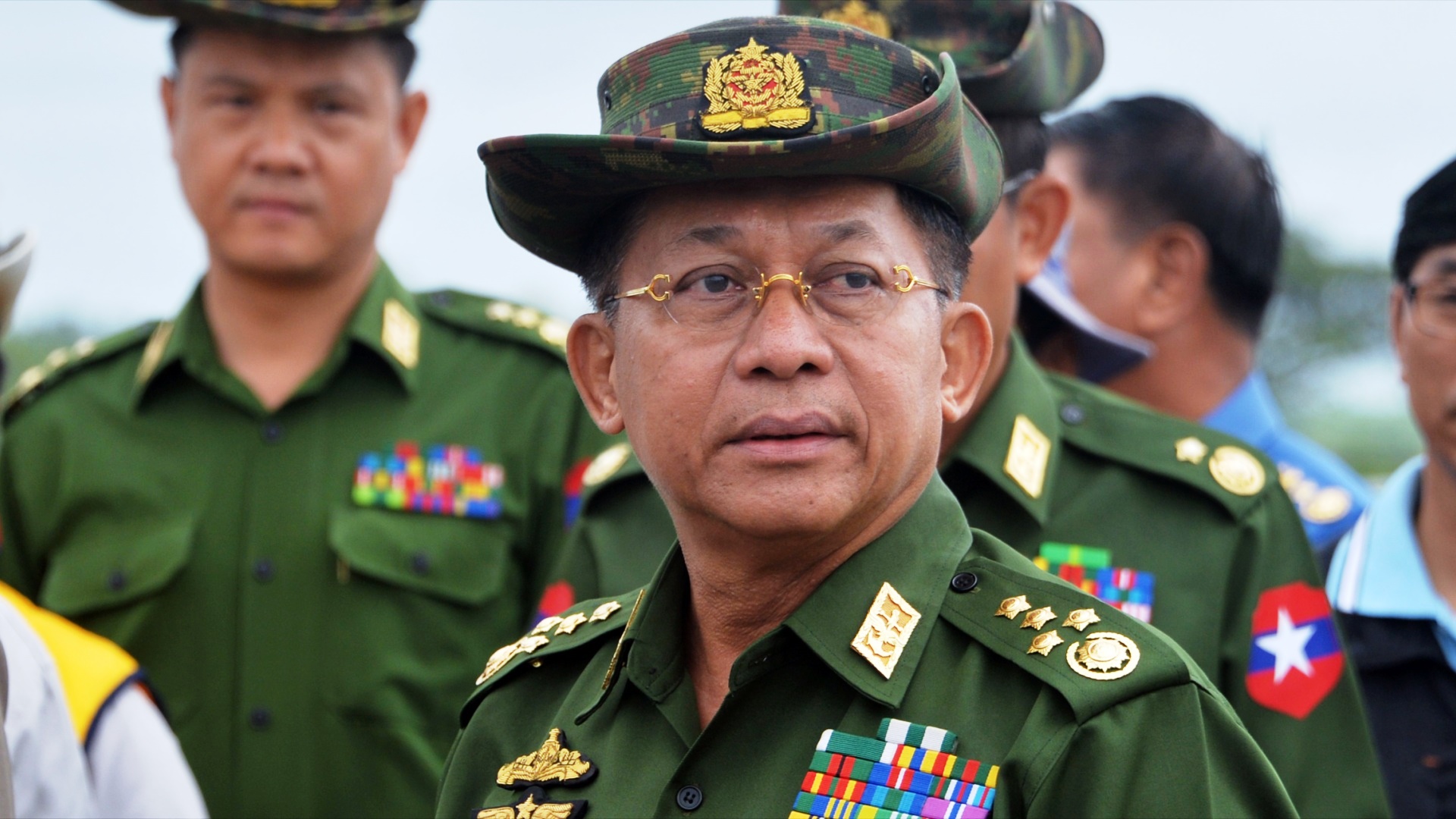 Прокурор МУС запросил ордер на арест лидера хунты Мьянмы в связи с преследованием рохинджа Прокурор МУС запросил ордер на арест лидера хунты Мьянмы в связи с преследованием рохинджа