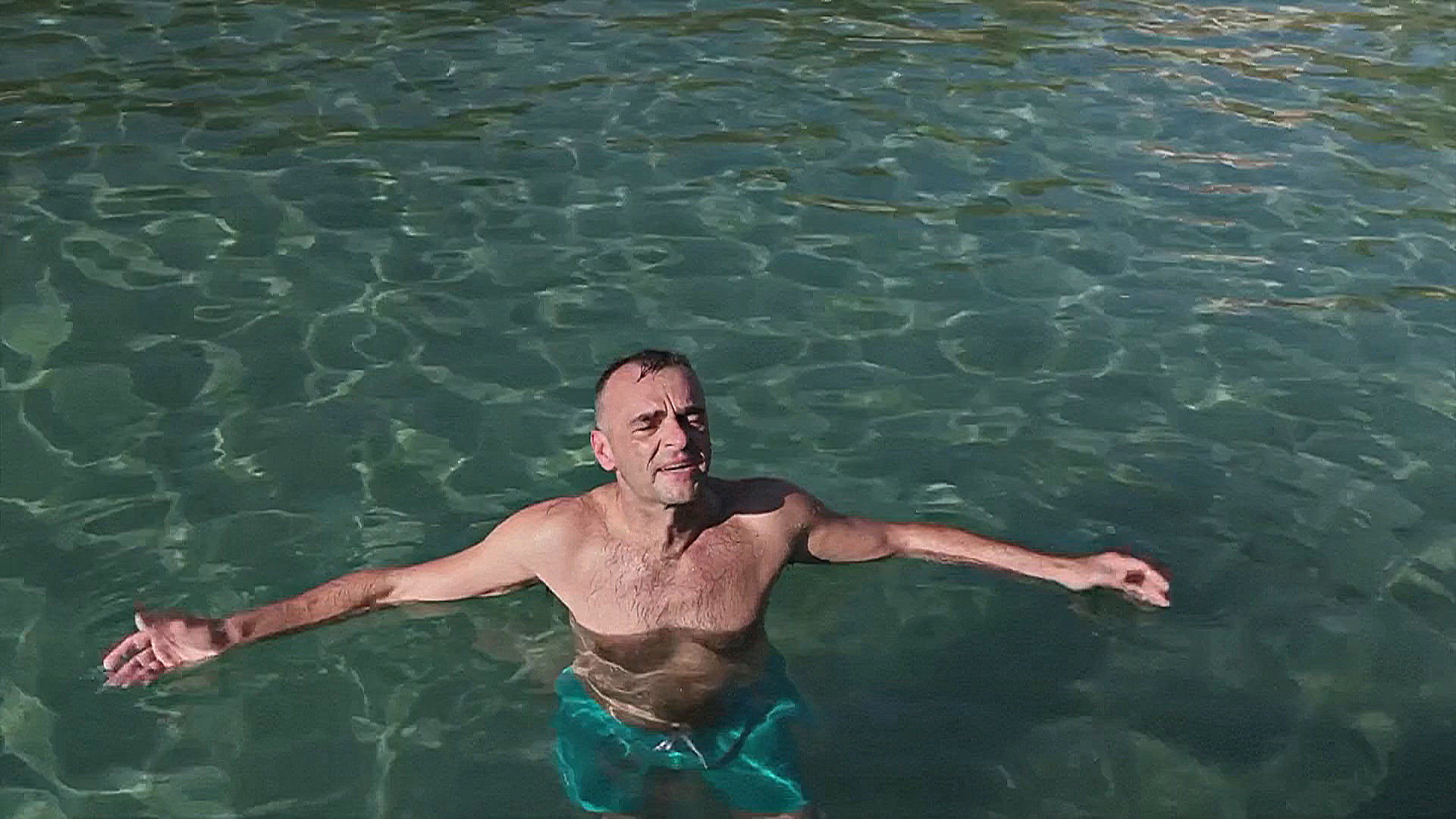 На побережье Хорватии пляжный сезон затянулся