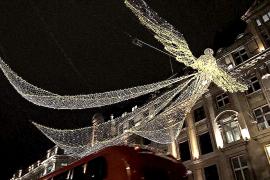 Столица Великобритании засияла праздничными огнями