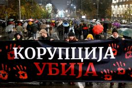 Сербская оппозиция требует отставок из-за катастрофы на железнодорожной станции