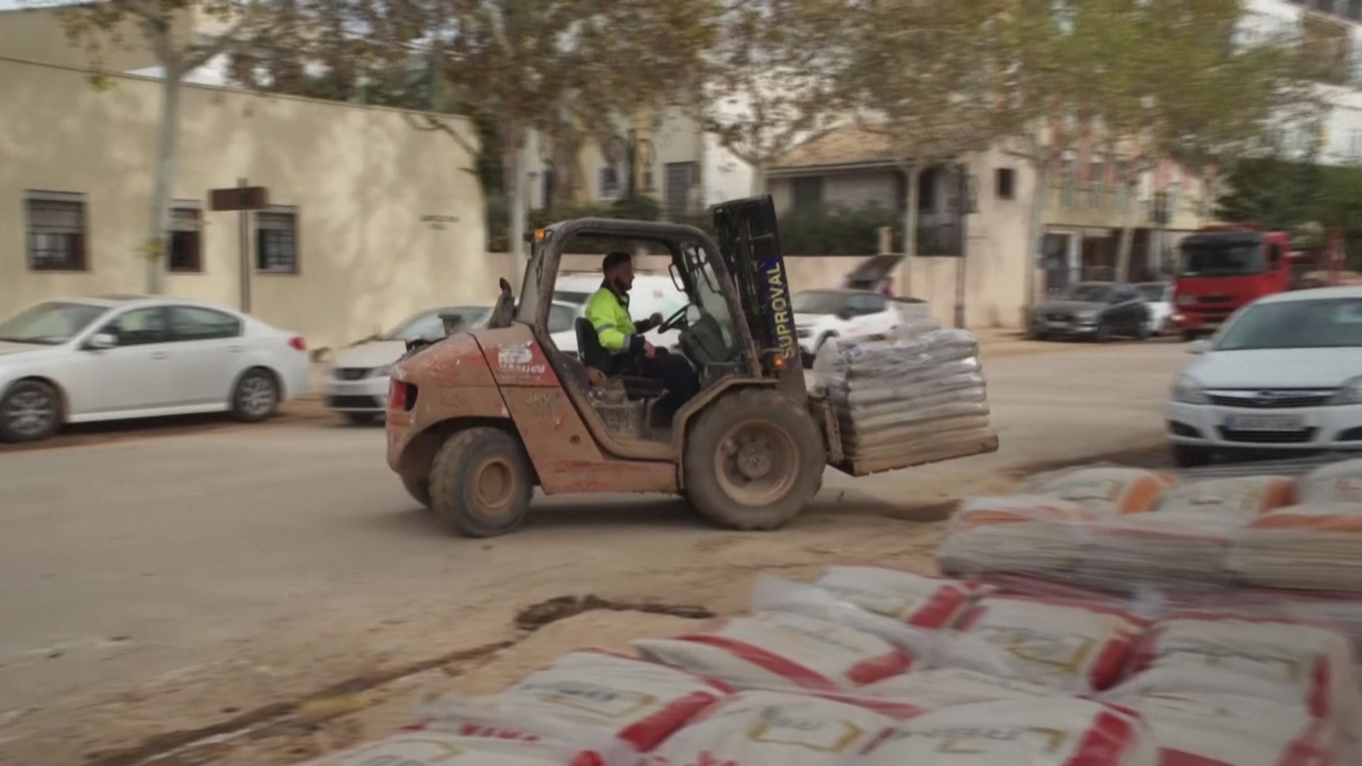 На востоке Испании после наводнений снова готовятся к проливным дождям