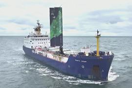 Судно с «умным» парусом испытывают у побережья Великобритании