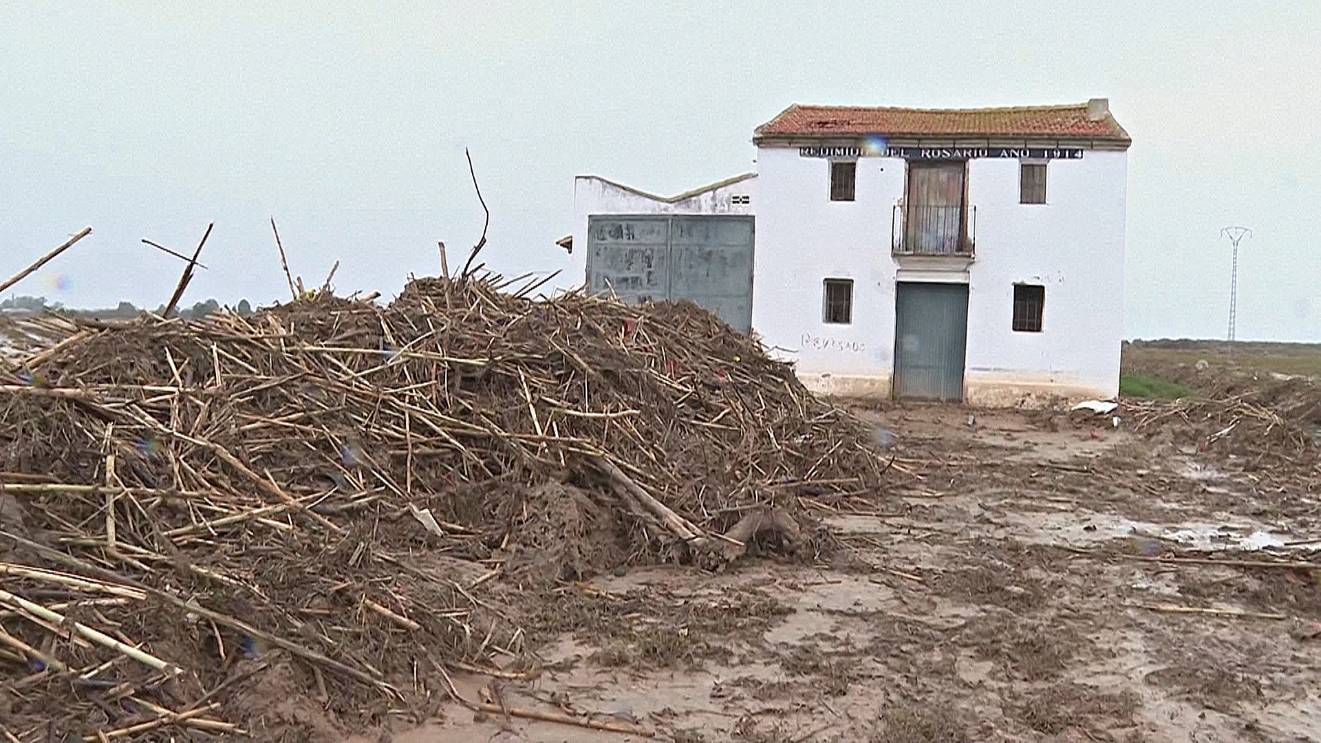 Тела испанских мальчиков нашли через две недели после наводнений Тела испанских мальчиков нашли через две недели после наводнений