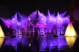 Туман и мерцание: в Лондонских садах Кью включили рождественские огни