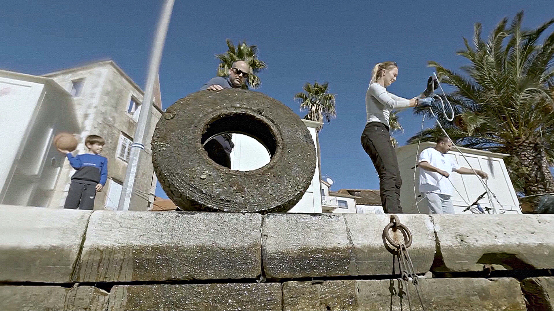 Как хорватские дайверы убирали подводные отходы