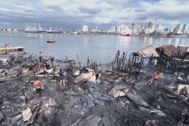 В столице Филиппин сгорел бедный квартал