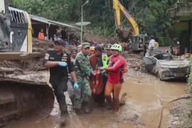 В Индонезии ищут пропавших без вести после оползней и наводнений