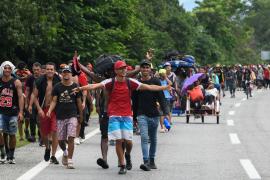 Караван мигрантов идёт к США перед сменой президента