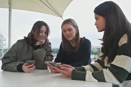 Парламент Австралии утвердил запрет соцсетей для детей младше 16 лет