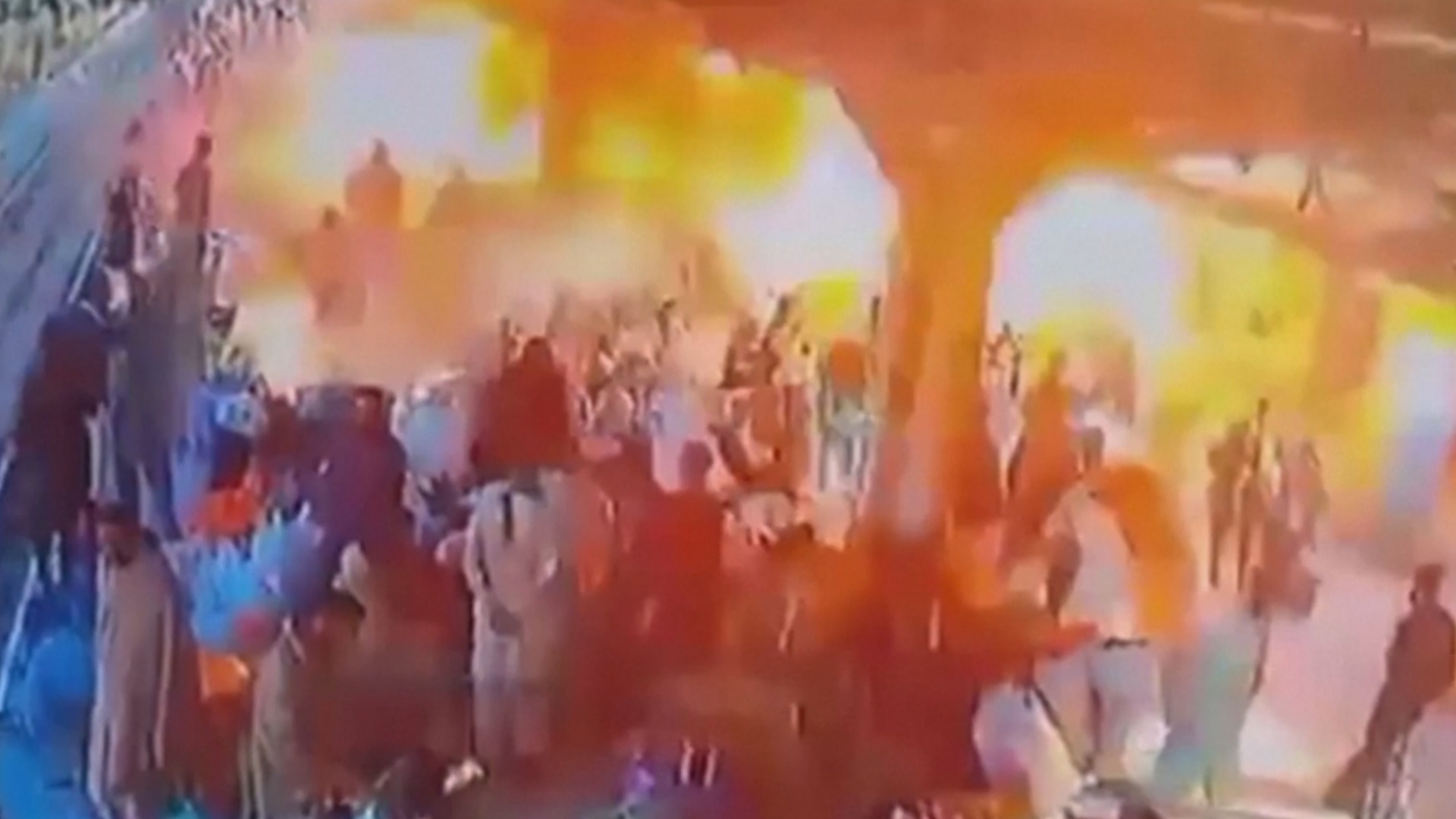 Взрыв бомбы на ж/д-вокзале в Пакистане унёс жизни 26 человек