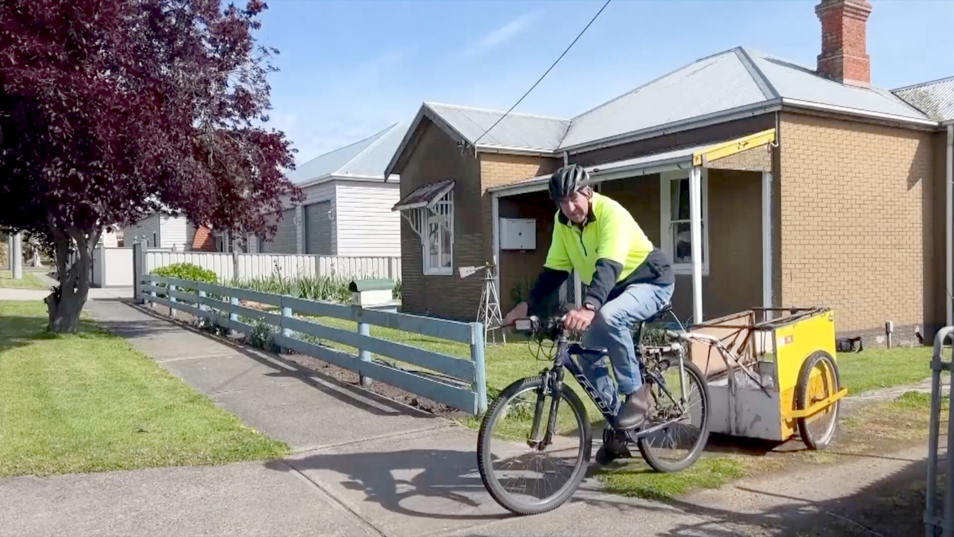Австралиец зарабатывает тысячи долларов на сборе банок Австралиец зарабатывает тысячи долларов на сборе банок