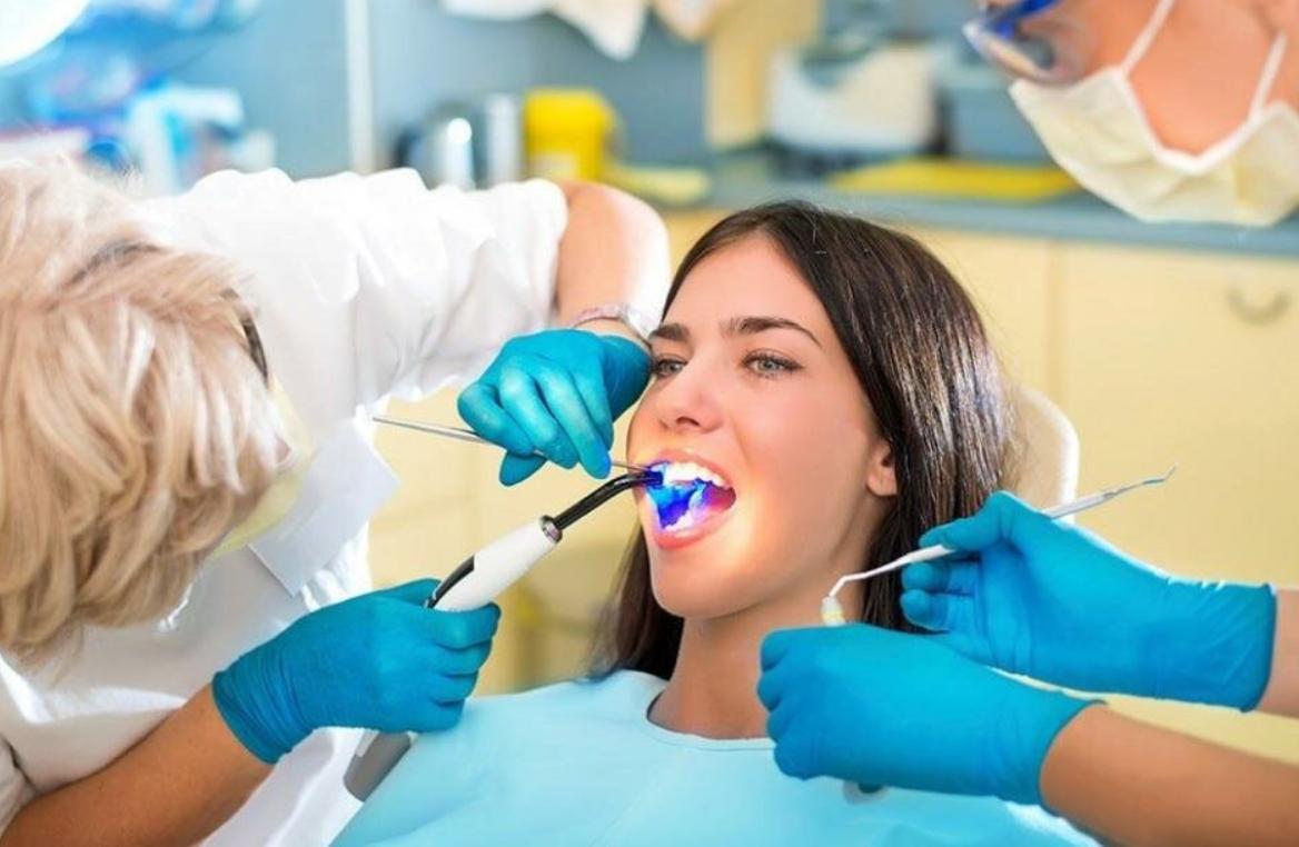 Качественное и комфортное лечение зубов в «Corona Dental» в Барселоне