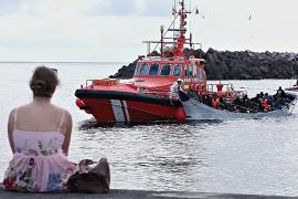 Рекордное число мигрантов прибыло на Канарские острова с начала года