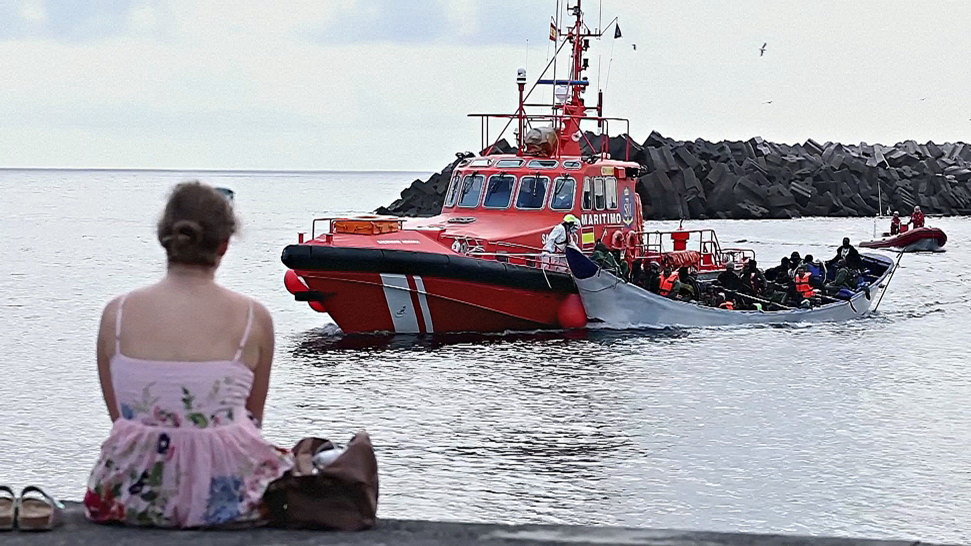 Рекордное число мигрантов прибыло на Канарские острова с начала года Рекордное число мигрантов прибыло на Канарские острова с начала года