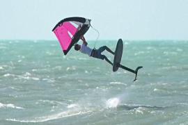 Австрийский подросток сделал первое в мире двойное сальто назад на Чемпионате по вингфойлу