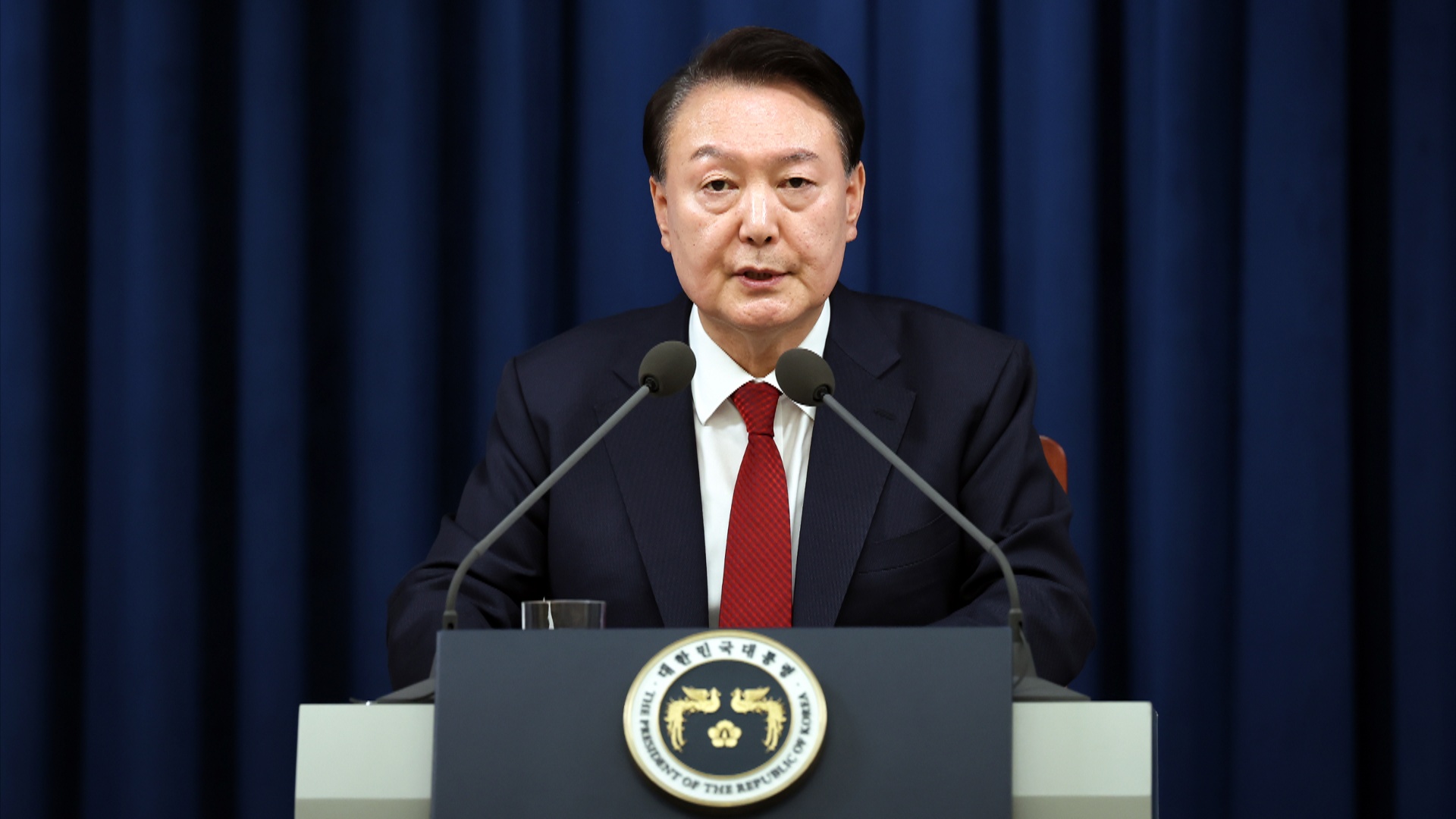 Как президент Южной Кореи сначала ввёл, а потом отменил военное положение Как президент Южной Кореи сначала ввёл, а потом отменил военное положение