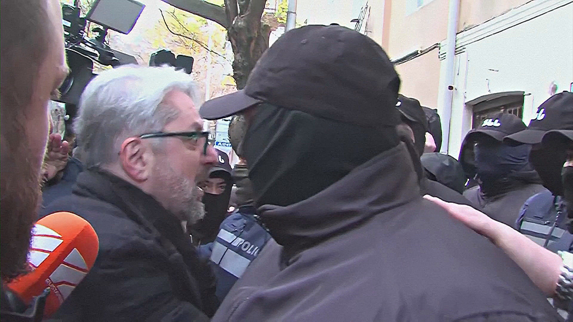 Протестующие вышли на улицы Тбилиси после ареста оппозиционного лидера Протестующие вышли на улицы Тбилиси после ареста оппозиционного лидера