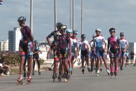 По улицам Гаваны пробежали спортсмены на роликовых коньках