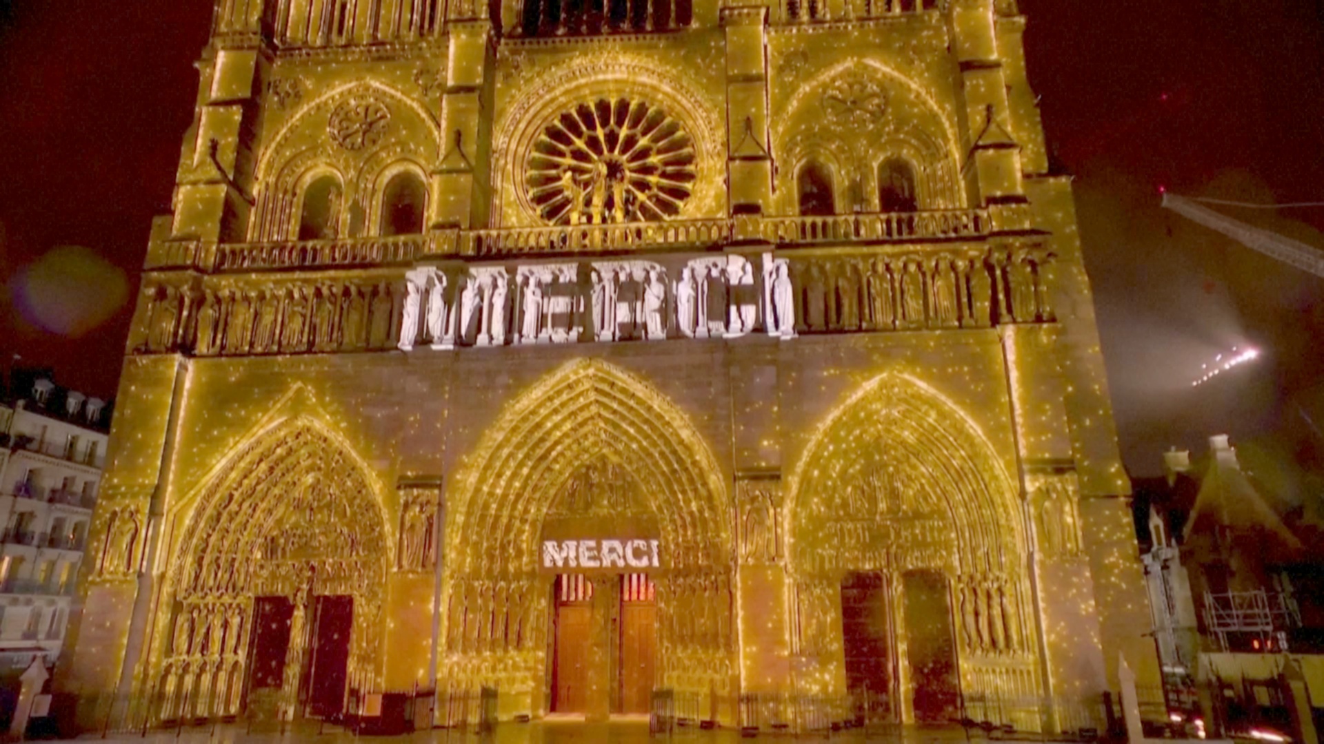 В Париже снова открыли Собор Парижской Богоматери В Париже снова открыли Собор Парижской Богоматери