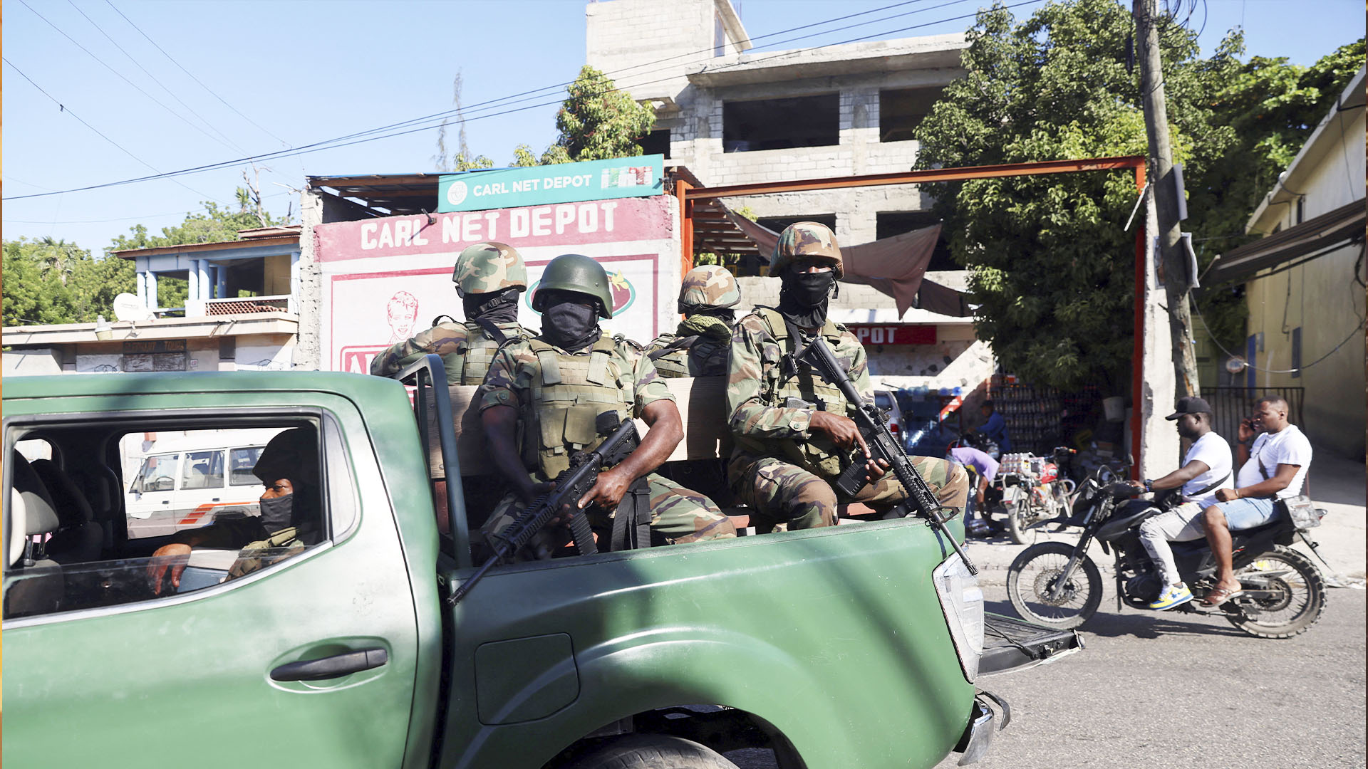 Главарь банды в Гаити обвинил людей в колдовстве и убил более 180 человек Главарь банды в Гаити обвинил людей в колдовстве и убил более 180 человек