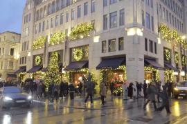 Магия Рождества: Лондон сияет ослепительными огнями