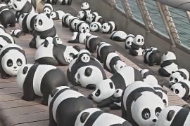 Десятки фигурок панд выставили на гонконгской набережной